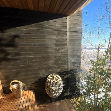 Stay in a treehouse with a sauna - Happenoak for a winter break